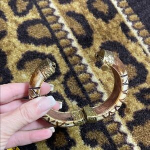 🌿 Boho Carved Wood & Brass Detail Hinged Bangle
